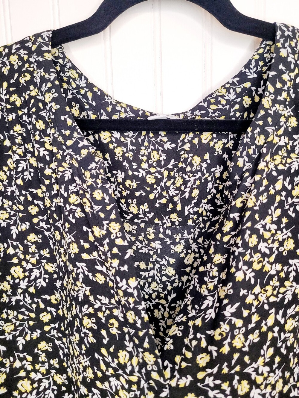 Carolina Belle Black Ditsy Floral V-Neck Flowy Tunic Top Sz 3X Boho Cottagecore - Picture 4 of 7